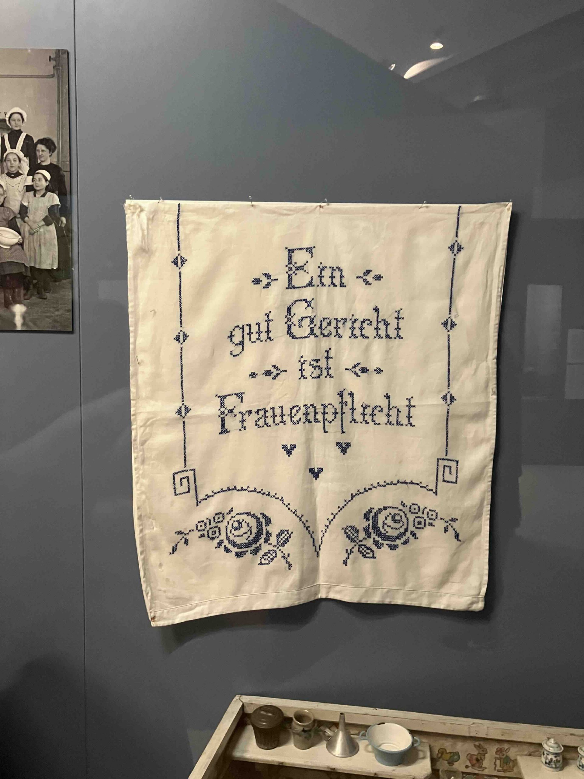 Stickerei ,,Ein gut Gericht ist Frauenpflicht