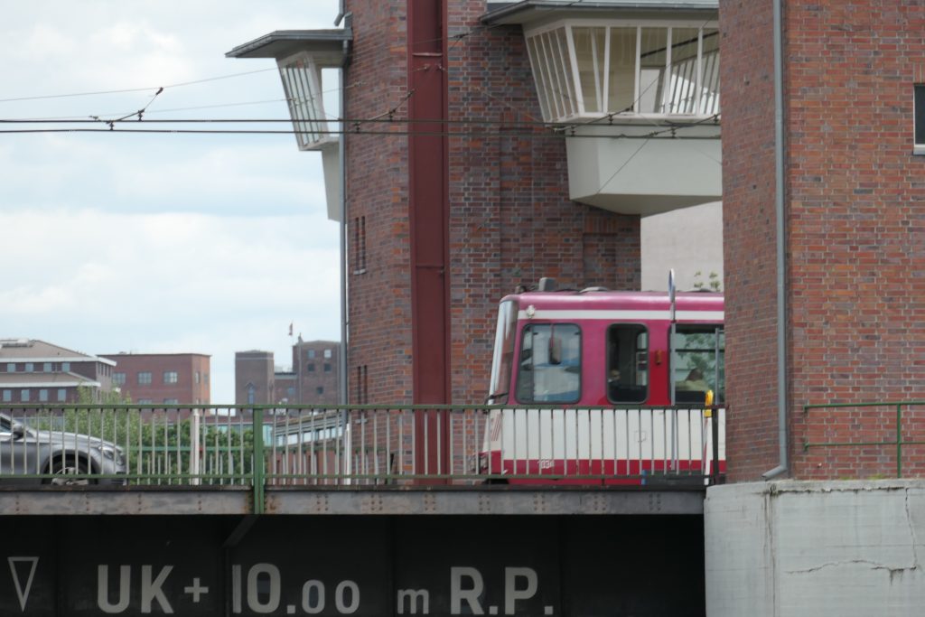 Straßenbahn 901 auf der Schwanentorbrücke