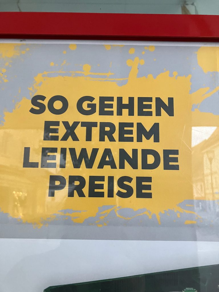 Werbeplakat: ,,So gehen extrem leiwande Preise''
