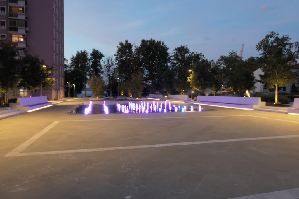 Beleuchteter Brunnen