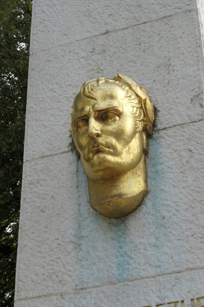 Das Gesicht von Napoleon Bonaparte als Teil einer Säule