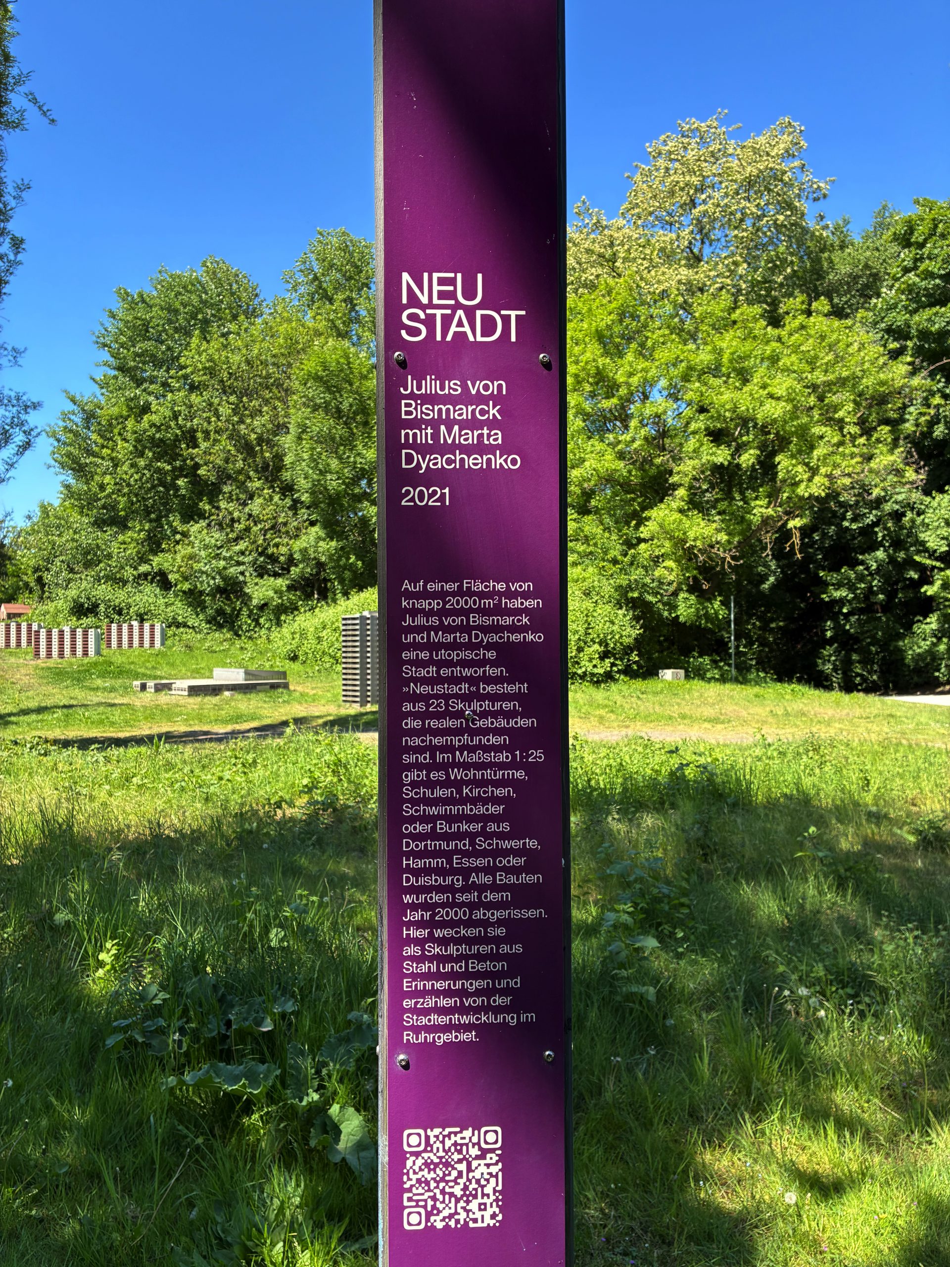 Installation ,,Neustadt’’ Julius von Bismarck mit Marta Dyachenko
