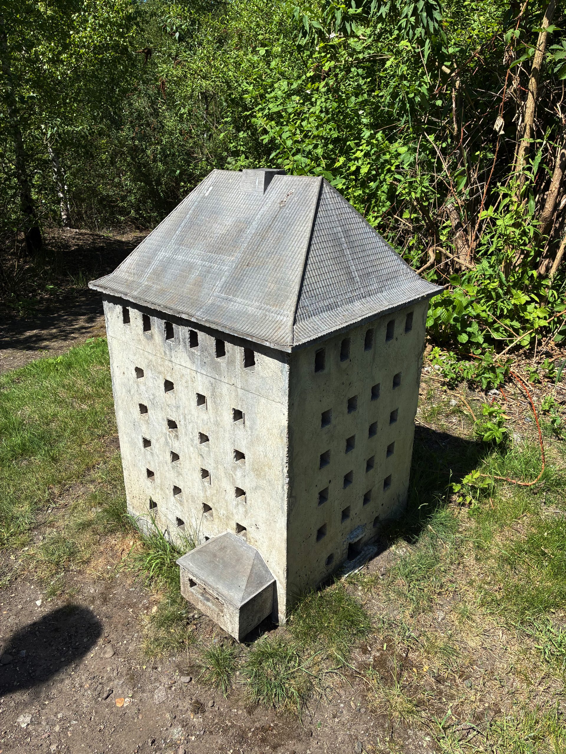 Modell eines Hochbunkers
